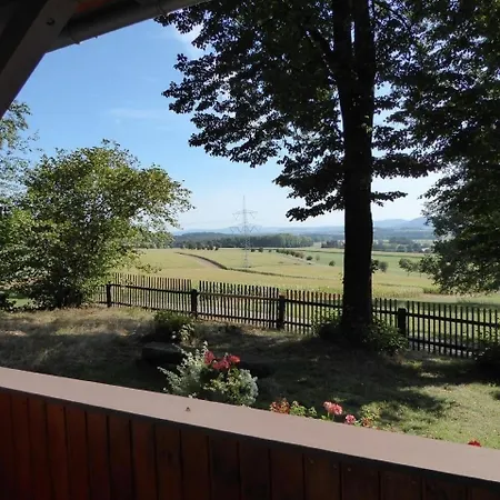 Dom wakacyjny Renoviertes In Lauba Mit Grill, Terrasse Und Garten *